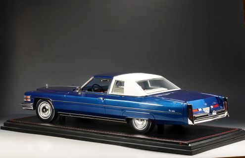 1974 Cadillac Coupe De Ville regal blue Hochwertiges Limiertes Modell