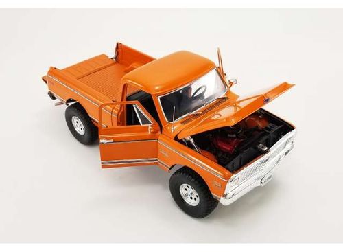 1972 Chevy K 10 4X4 Pickup orange