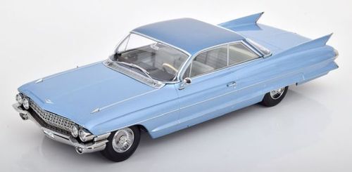 1961 Cadillac Coupe DeVille Serie 62 hellblaumet.1/18 aus Metall